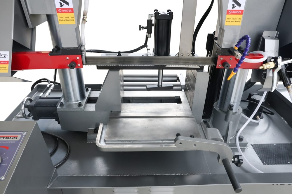 HBS-1616DC Полуавтоматический ленточнопильный станок по металлу 400В